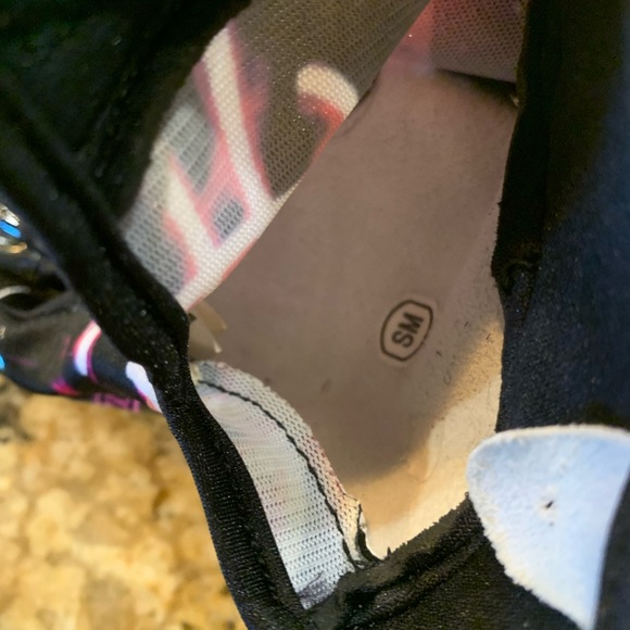 "Nightmare" Cloaked Receiver Football Gloves - Adult small - Picture 4 of 5